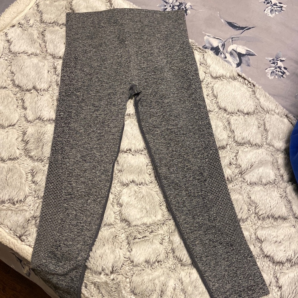 Heather grey capri workout pants - super cute detailing on legs